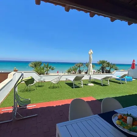 Villa La Casa Sulla Spiaggia: Dimora Elma *